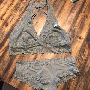 NWT Victoria’s Secret PINK Bralette and panty set